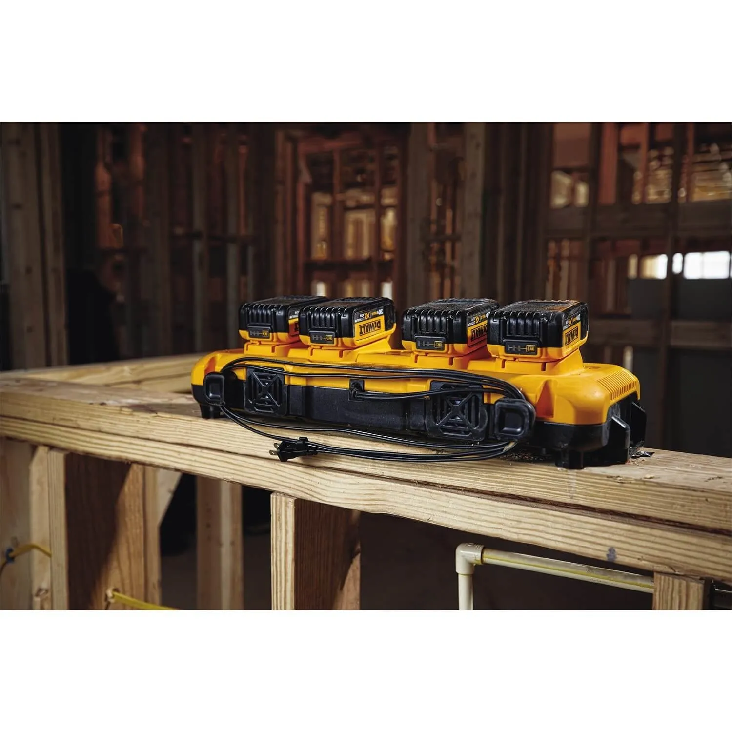 Dewalt DCB104 MULTIPORT SIMULTANEOUS FAST CHARGER