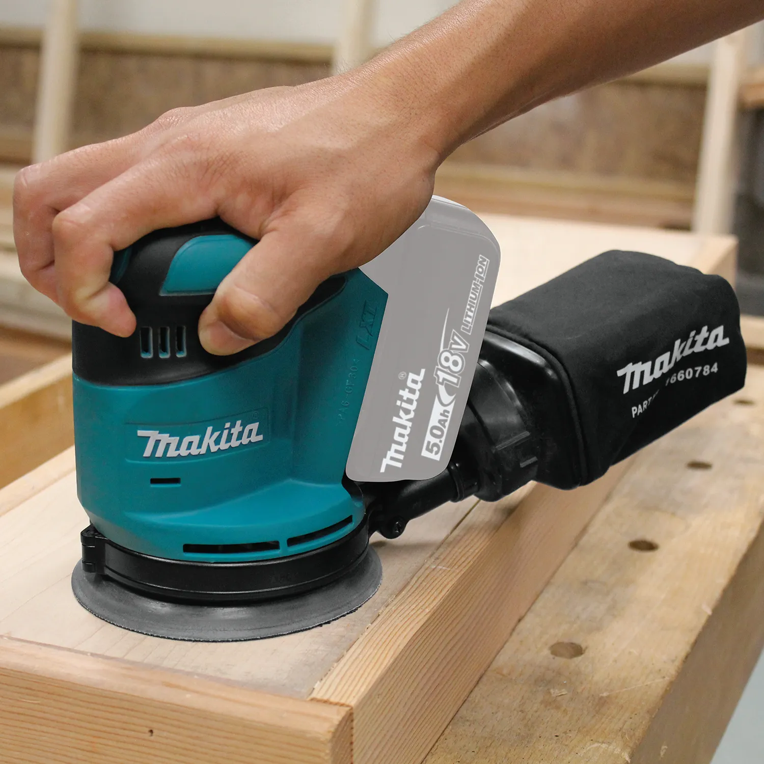 Makita XOB01Z Cordless Sander