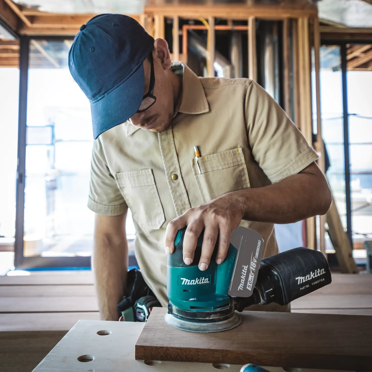 Makita XOB01Z Cordless Sander