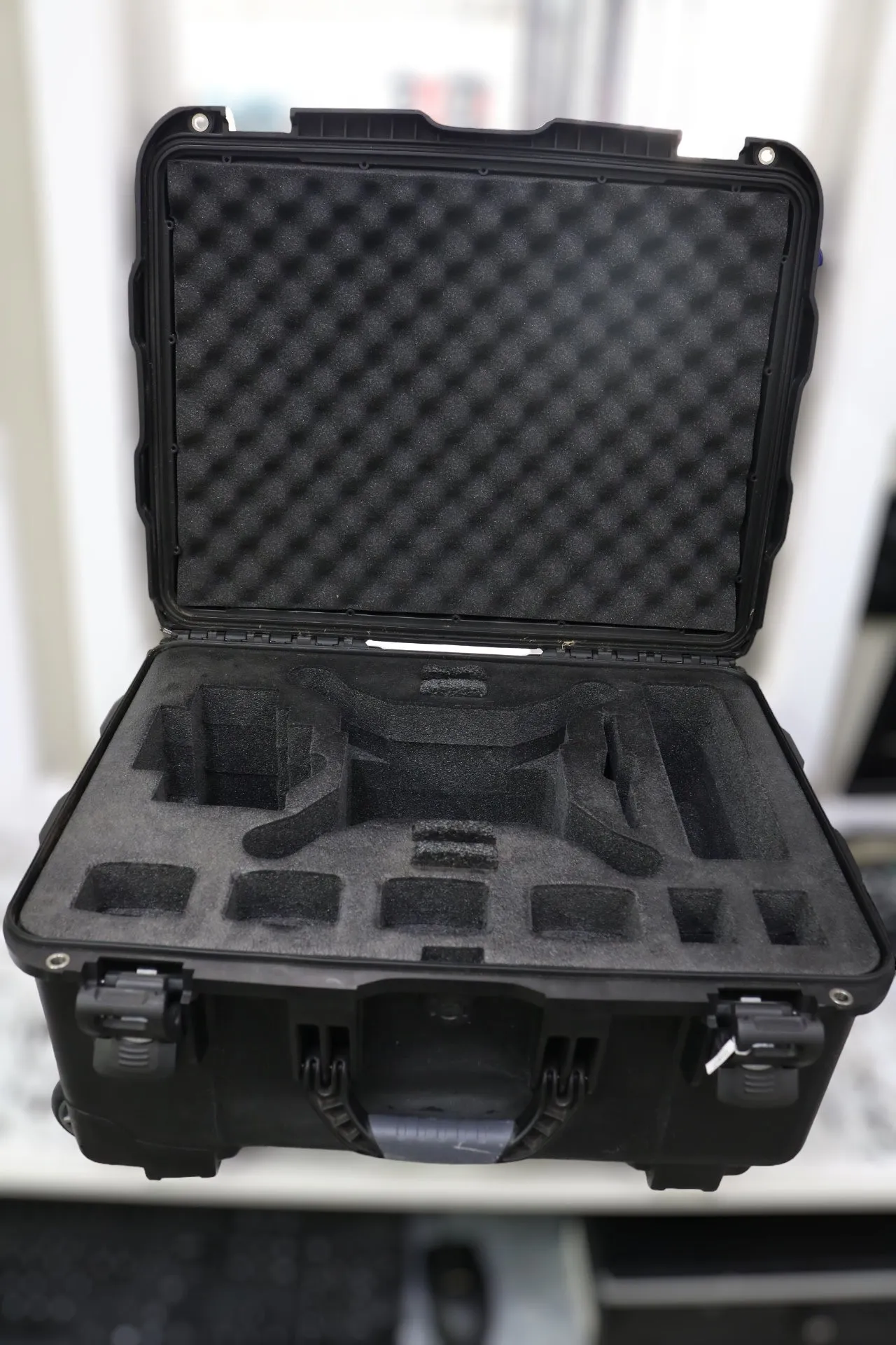 NANUK 950 WATERPROOF CASE WITH WHEELS (Local Pickup Only)